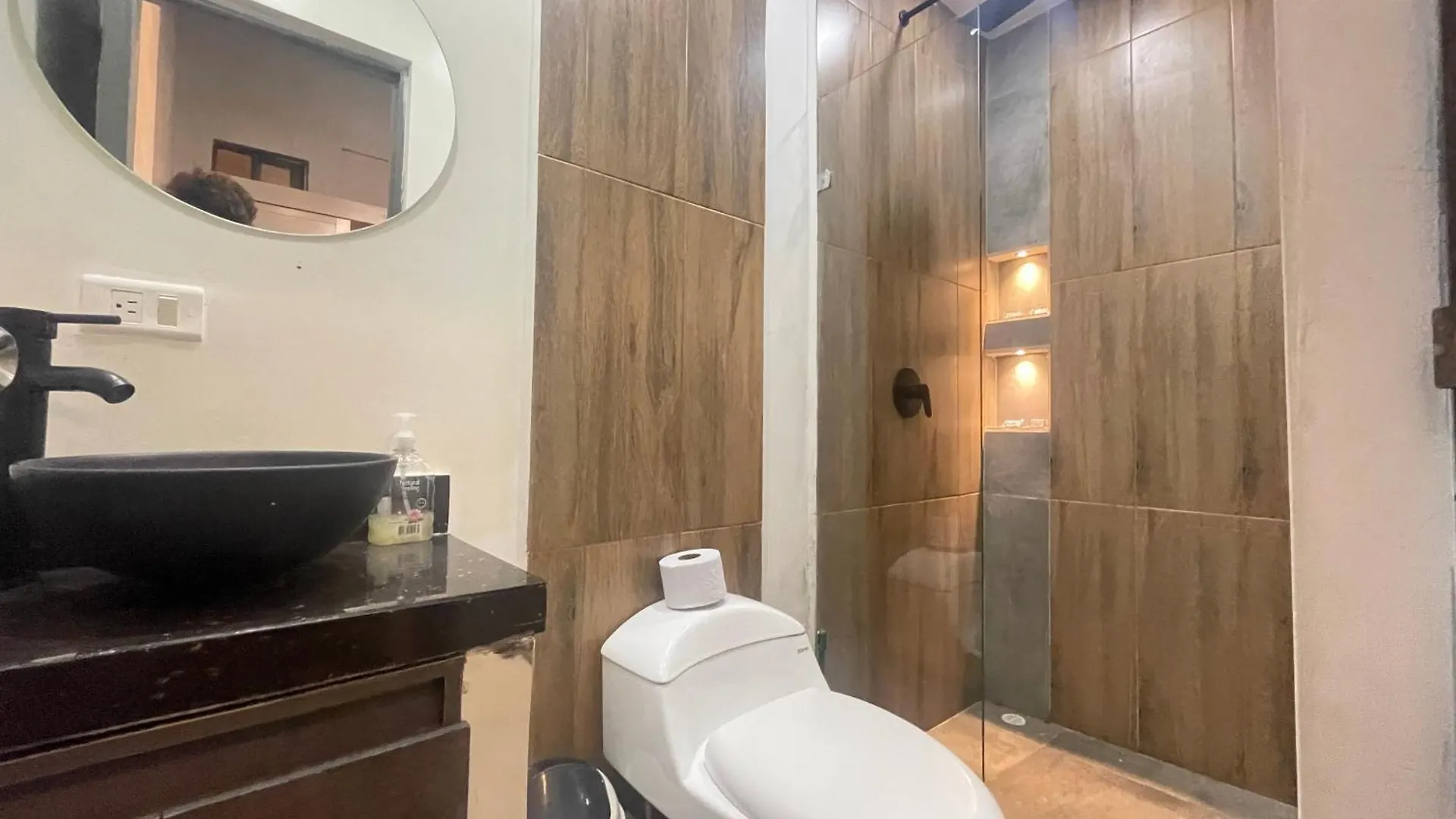 Apartamento Pequeno La 70 Estadio Laurles Medellin Apartment