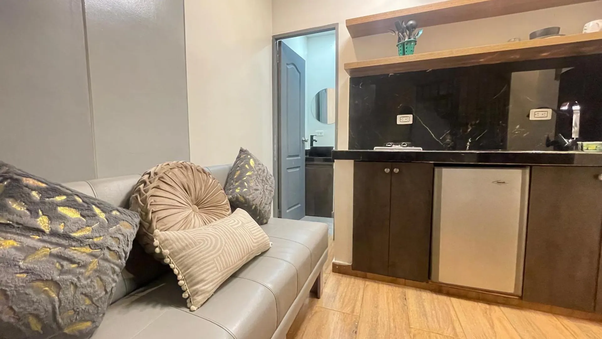 Apartamento Pequeno La 70 Estadio Laurles contacts